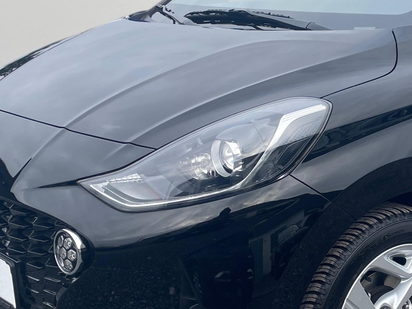 Fahrzeugabbildung Hyundai i10 1.0 Benzin Navigation Kamera Sitzheizung All