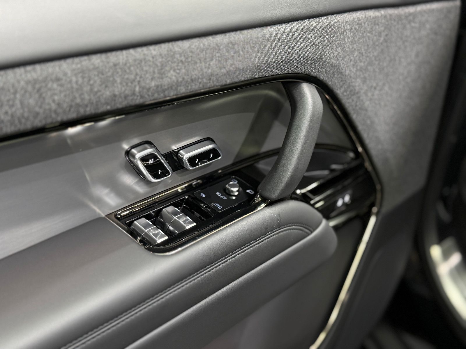 Fahrzeugabbildung Land Rover Range Rover Sport S Hybrid |MERIDIAN|360°|LUFT