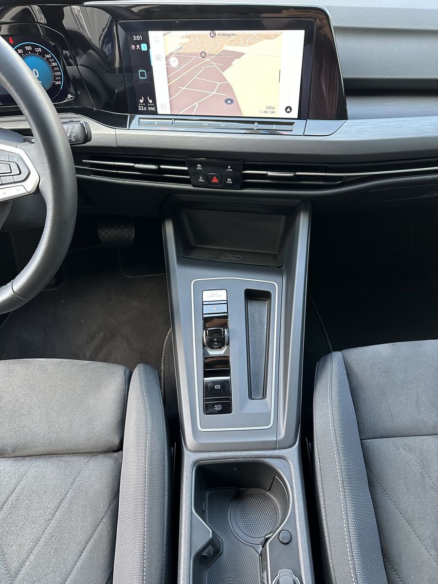 Fahrzeugabbildung Volkswagen Golf 2.0 TDI DSG Style NAV+LED+AHK+ACC+CARPLAY
