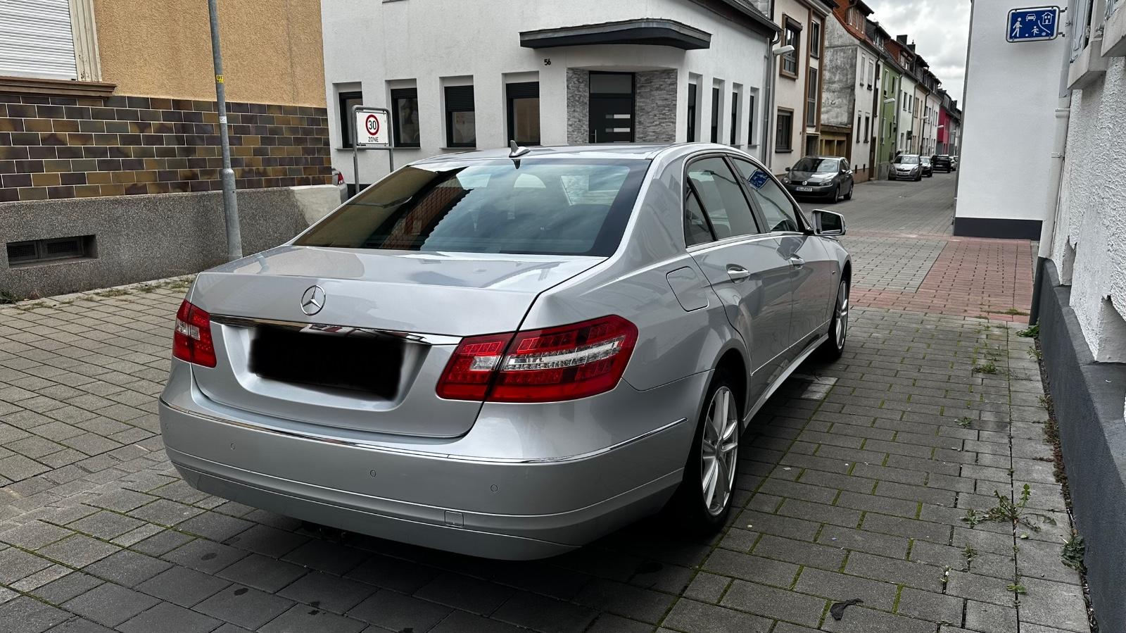 Mercedes-Benz E 220 CDI BlueEFFICIENCY Standard