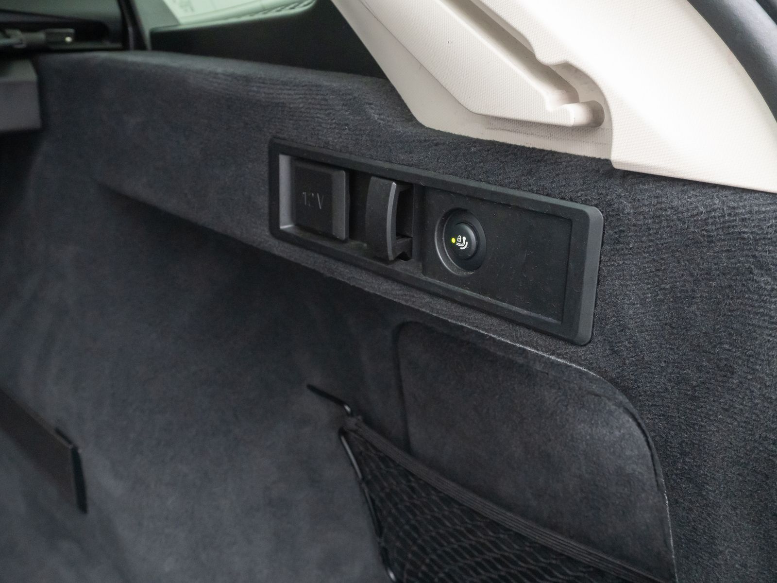 Fahrzeugabbildung BMW 330i xD SportLine Panorama DAB HiFi AHK Komfort