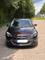 Opel Astra J Sports Tourer Motorvowärmung Navi Xenon - Opel Astra: Motor