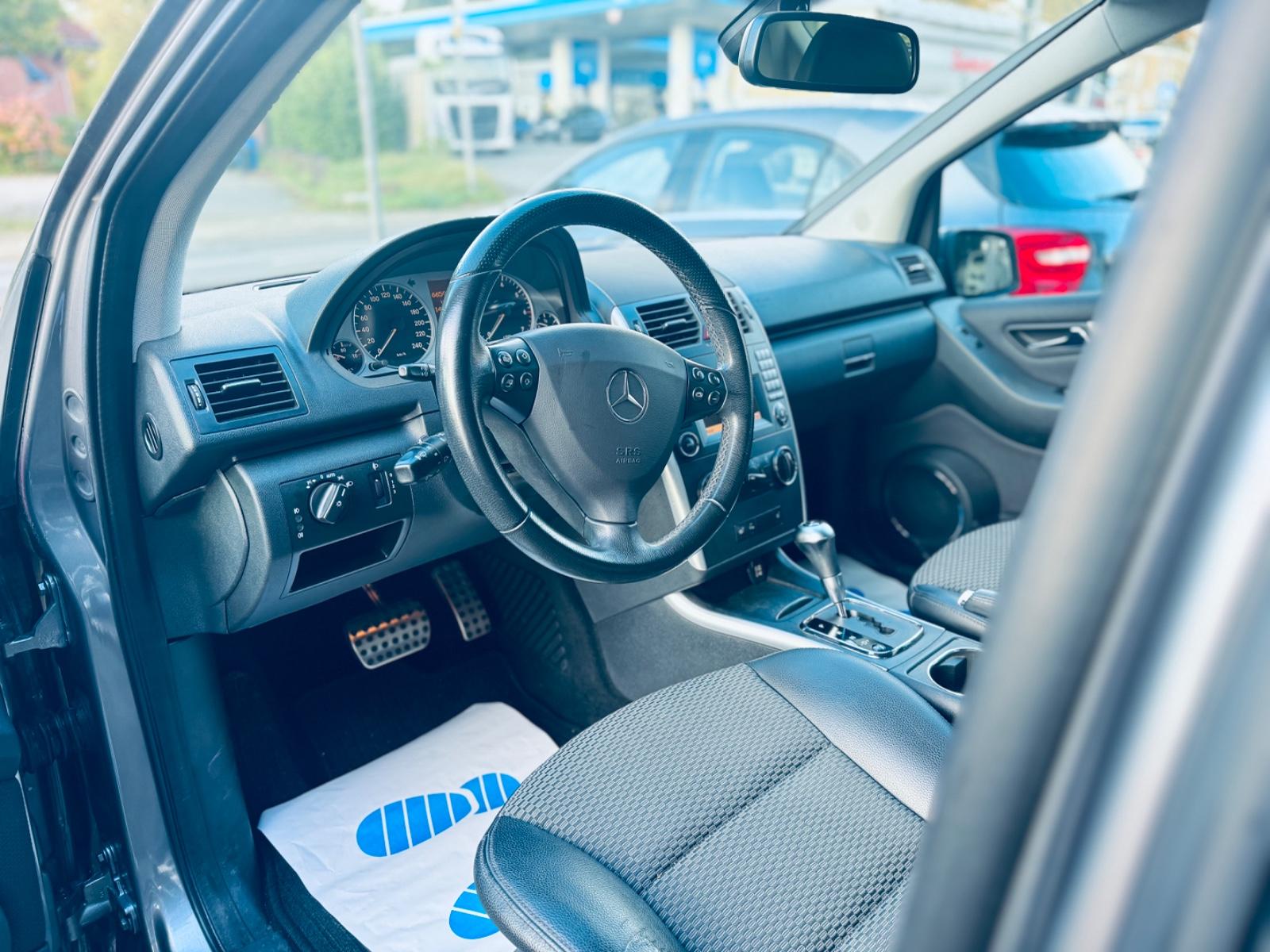 Mercedes-Benz A200 2012 — photo 8