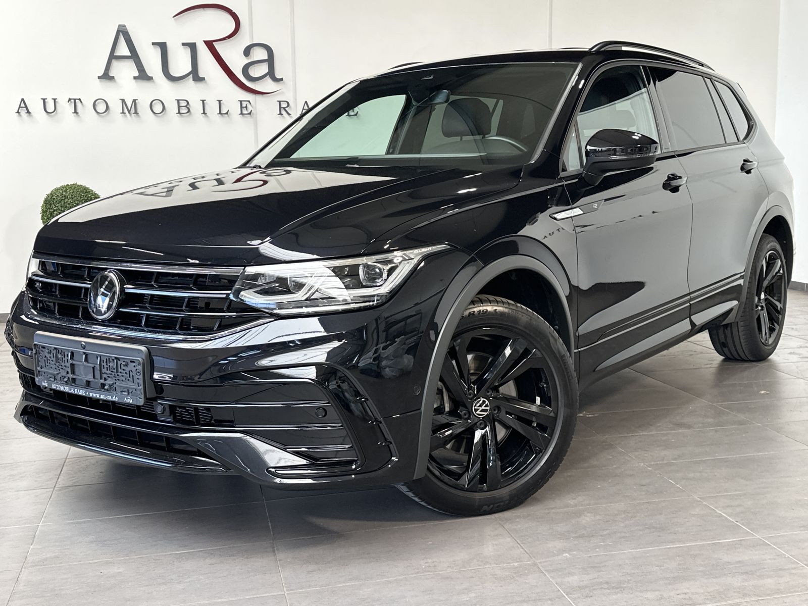 Fahrzeugabbildung Volkswagen Tiguan Allspace 2.0 TSI R-Line 4M NAV+MATRIX+ACC