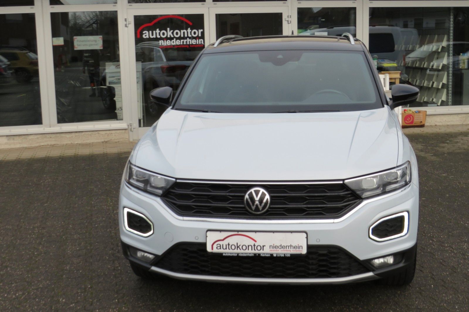Fahrzeugabbildung Volkswagen T-Roc Sport R-LINE PANO 18`LED NAVI BEATS 1.HD