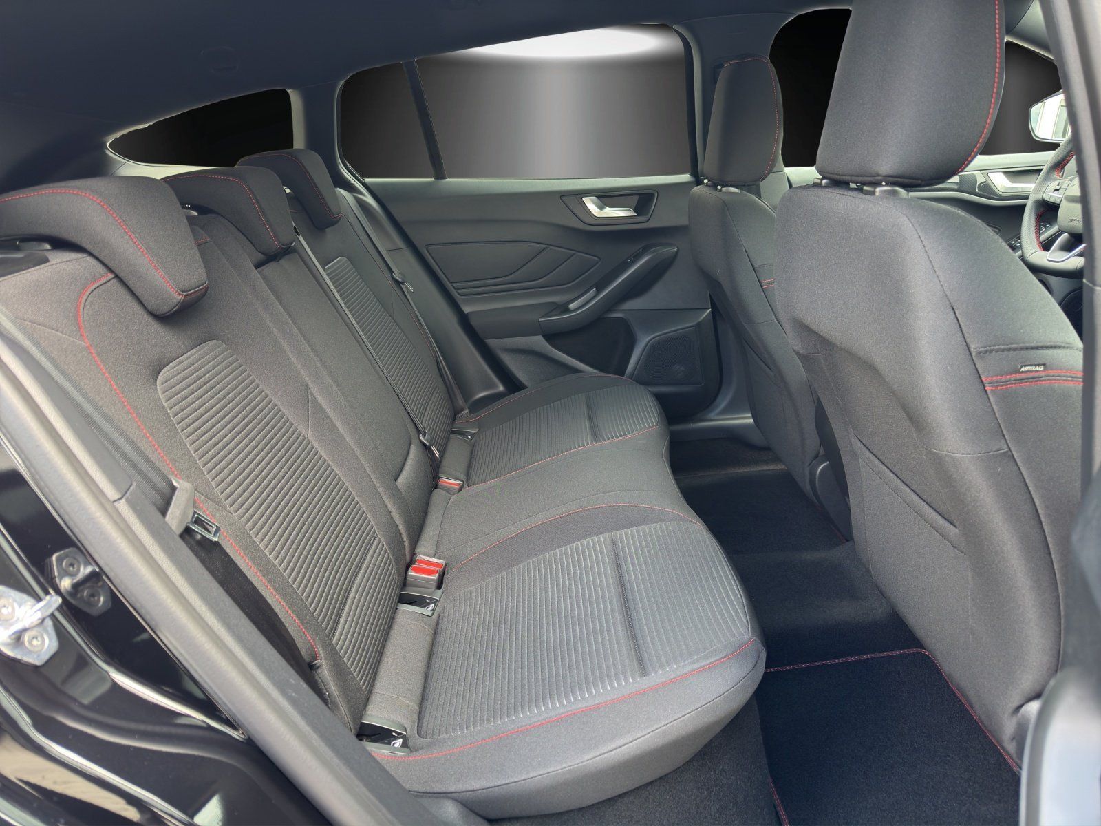 Fahrzeugabbildung Ford Focus 1.0 ST-Line X Aut./LED/KAMERA/NAVI/GRA/SHZ
