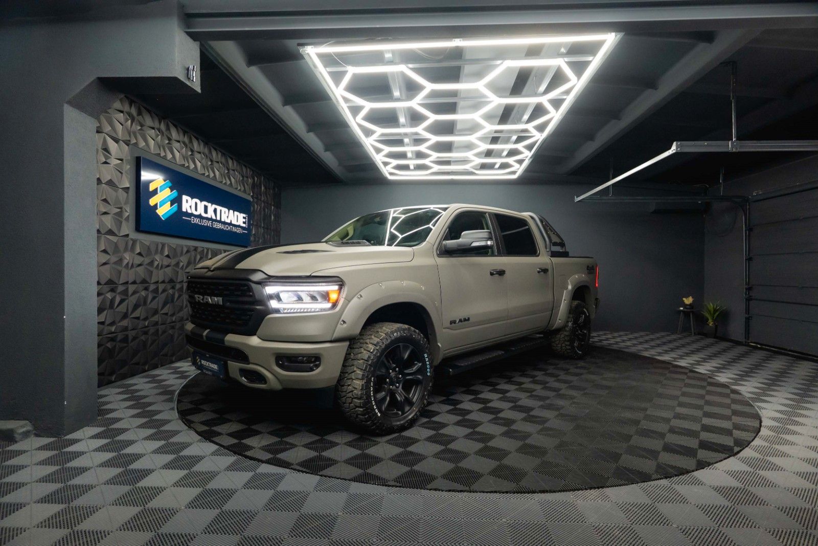Fahrzeugabbildung Dodge RAM 5.7 V8 HEMI 4x4 OFFROAD Night LARAMIE RAPTOR