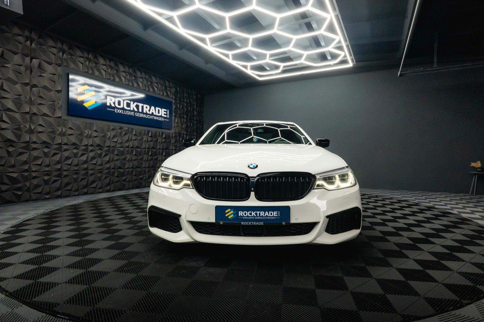 Fahrzeugabbildung BMW M550 i xDrive M-Performance Shadow *ACC*LED*360*