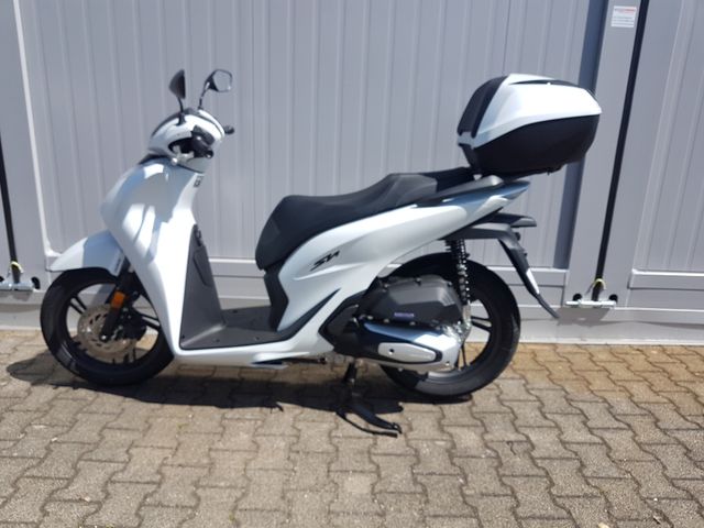 Honda SH125i inkl.Top Case Smart Key-System