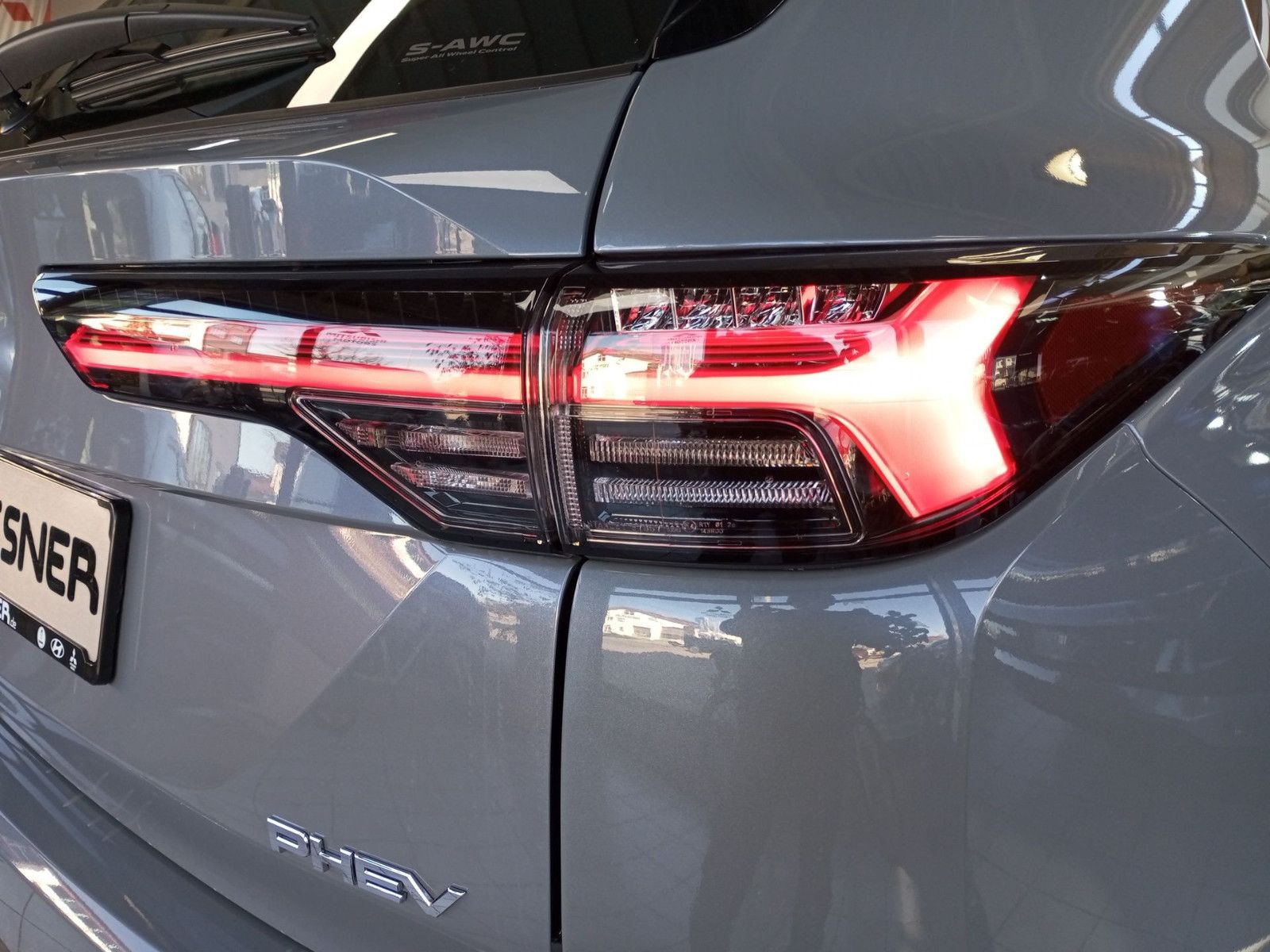 Fahrzeugabbildung Mitsubishi Outlander PHEV Diamant 306 PS ACC 360°