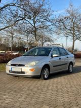 Ford Focus Limousine 1.6 Benzin - TÜV neu, gepfl - Ford Focus aus 1999: Kombi