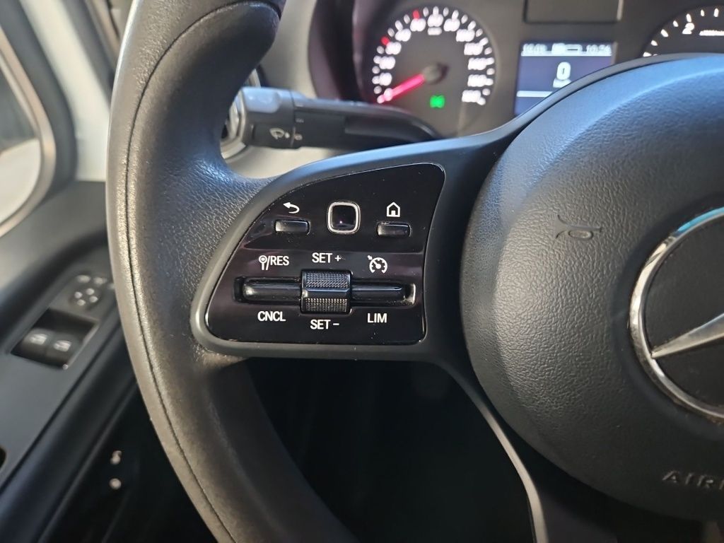 Fahrzeugabbildung Mercedes-Benz Sprinter 317 Kombi L2H2 Mobility Rollstuhl Lift