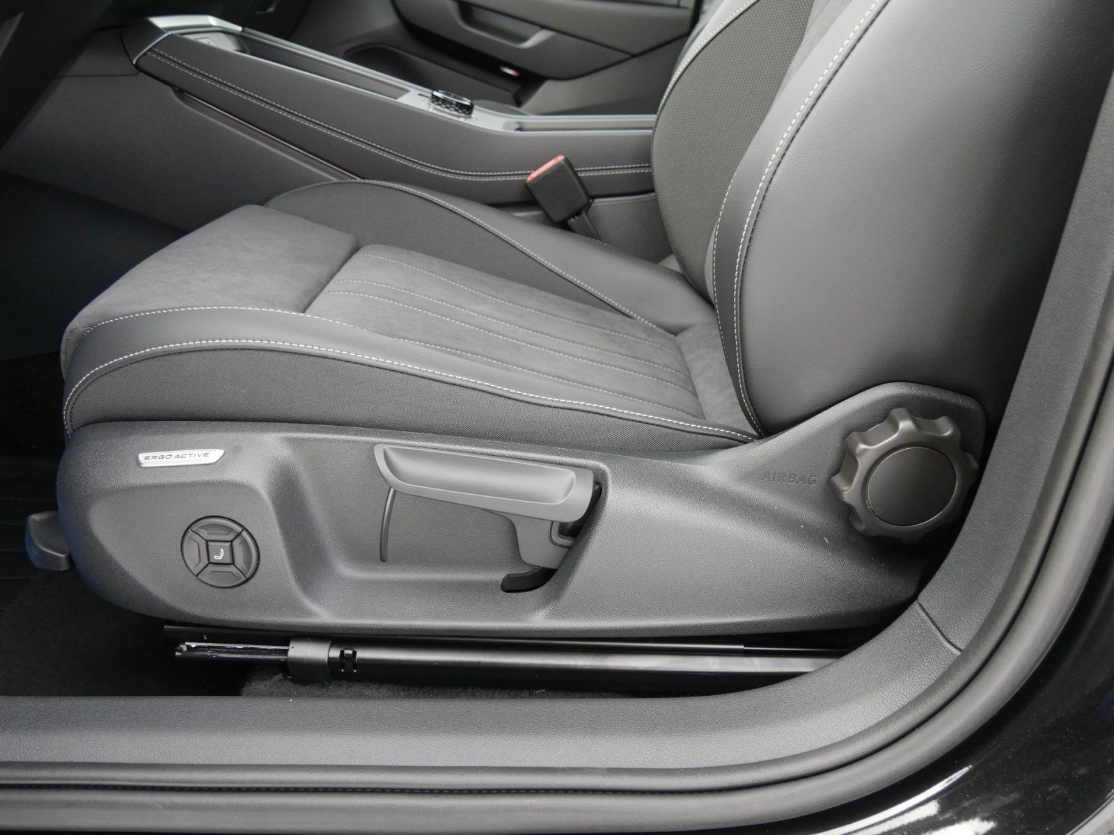 Volkswagen T-Roc - Bild 12