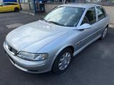 Opel Vectra Edition 100 1.6 Automatik - Opel Vectra: A V6