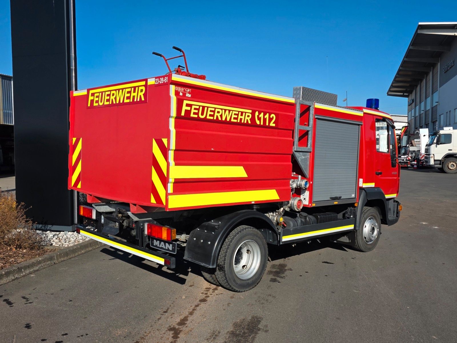 Fahrzeugabbildung MAN LE 8.150 Löschfahrzeug SLF 25/25 100/2500 Liter