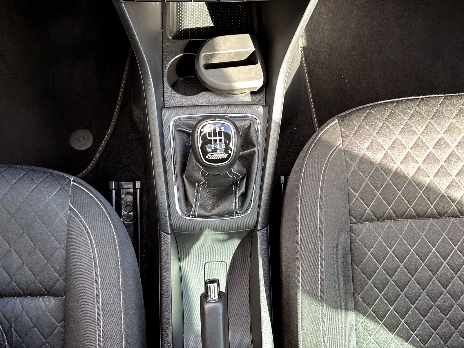 Fahrzeugabbildung SKODA Rapid 1.2i Edition NAVI PANORAMA XENON DAB PDC