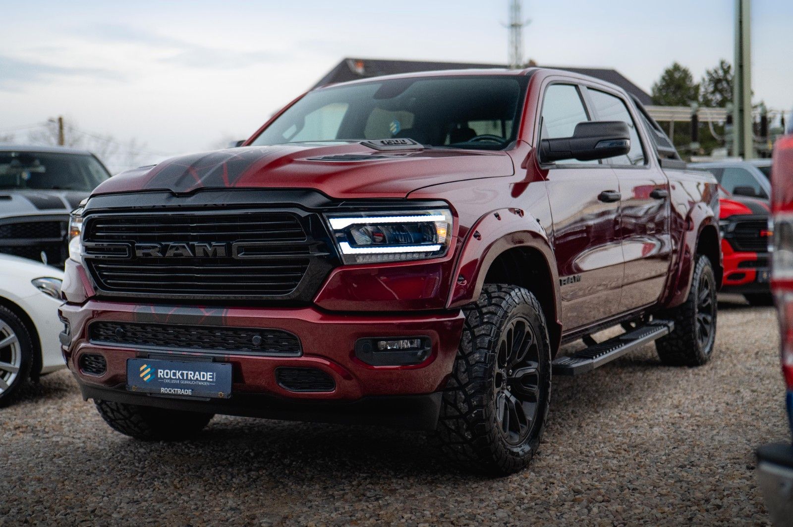 Fahrzeugabbildung Dodge RAM 5.7 V8 HEMI 4x4 OFFROAD NIGHT-Edition LED