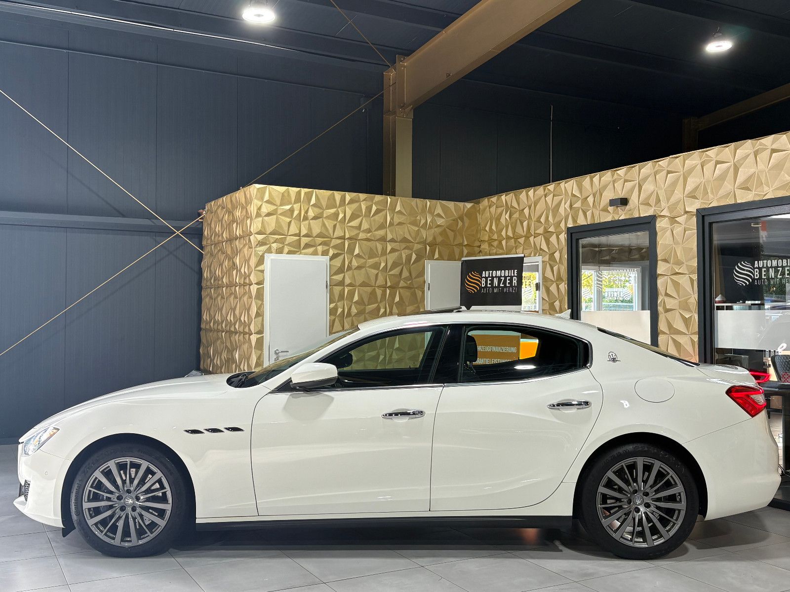 Fahrzeugabbildung Maserati Ghibli Diesel/FACELIFT/KAMERA/NEUES-MODELL