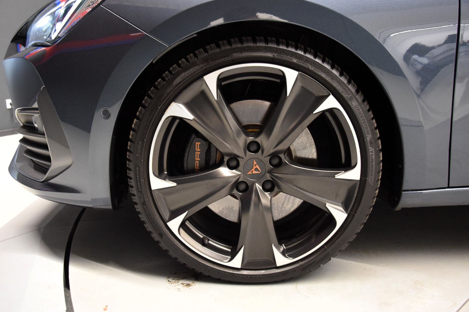 Fahrzeugabbildung CUPRA Leon VZ Pano ACC Schale Kamera 19"