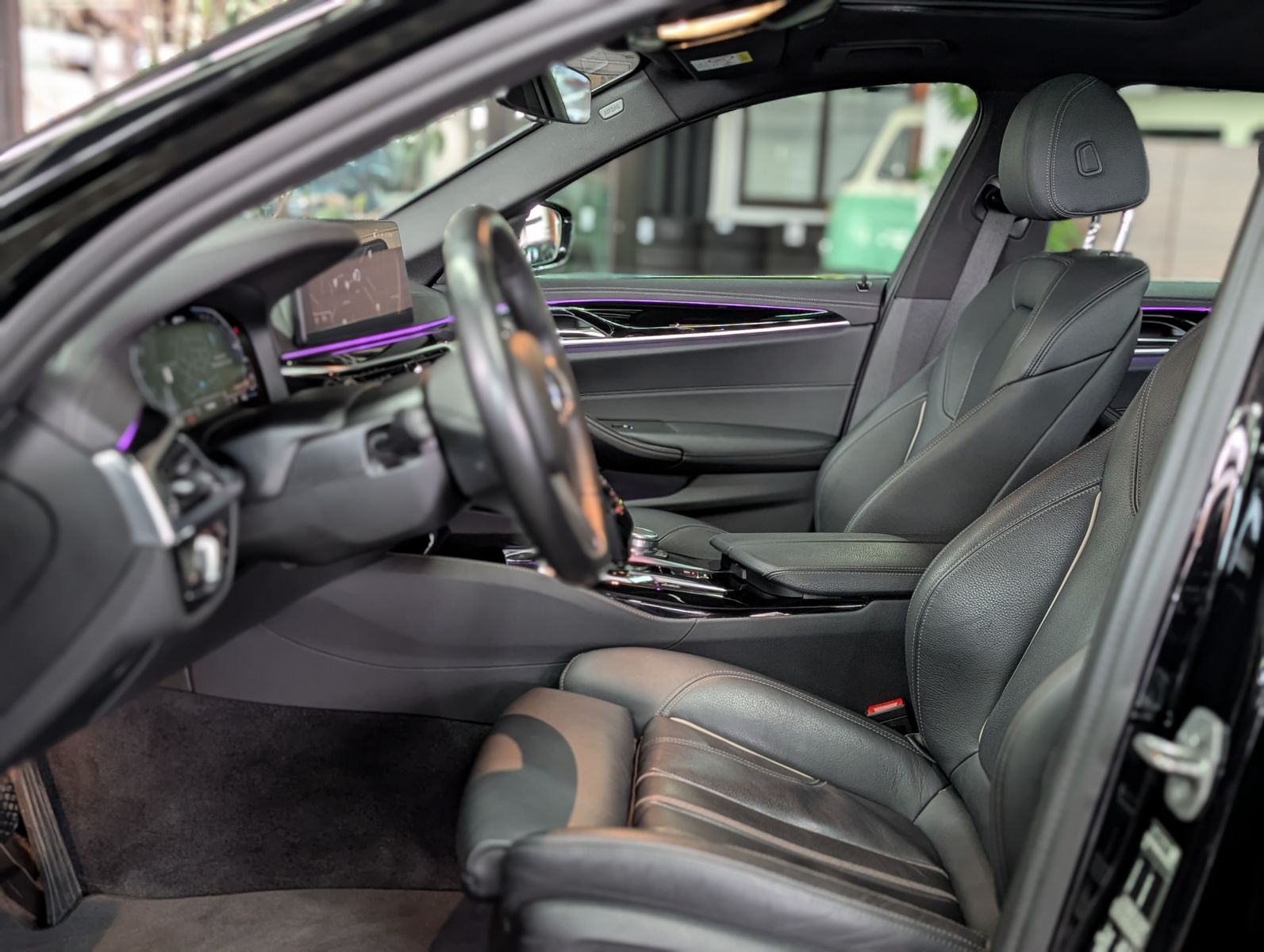 Fahrzeugabbildung BMW 530 e Luxury Line SPORT PANO LED KAM LEDER AHK