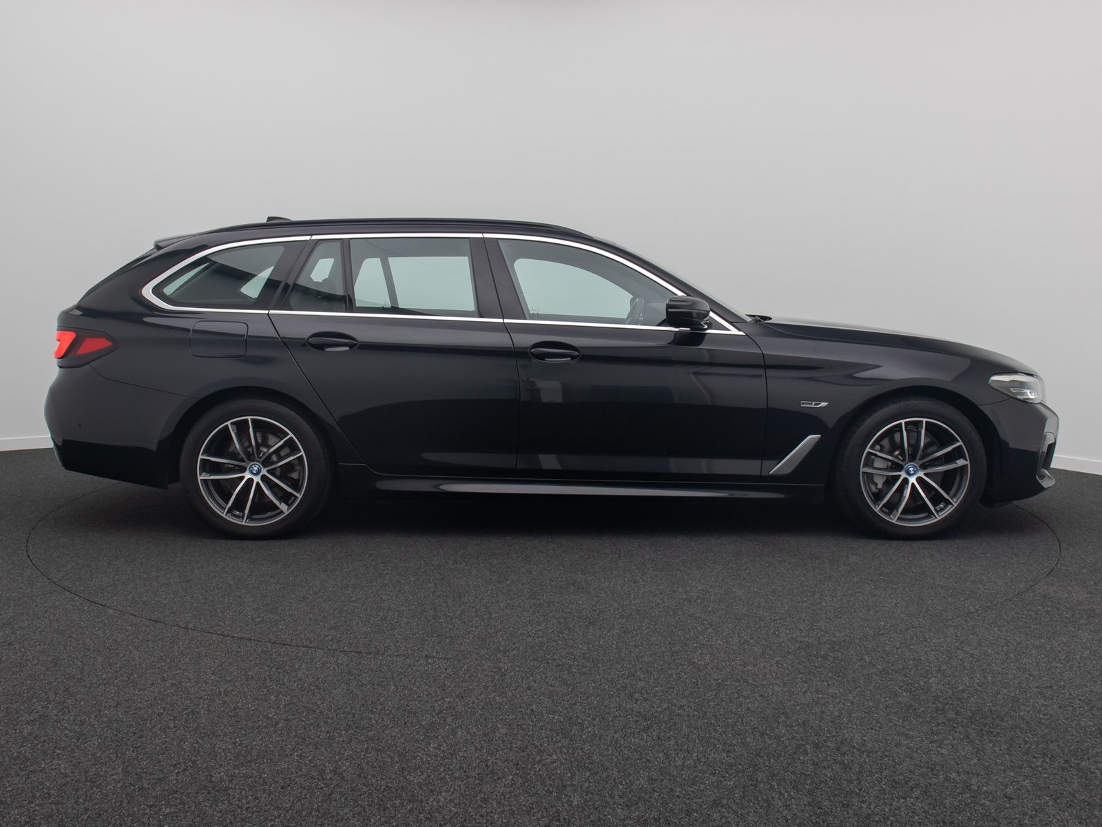 Fahrzeugabbildung BMW 530e xD M Sport Kamera DAB HiFi ACC AHK 4xKlima