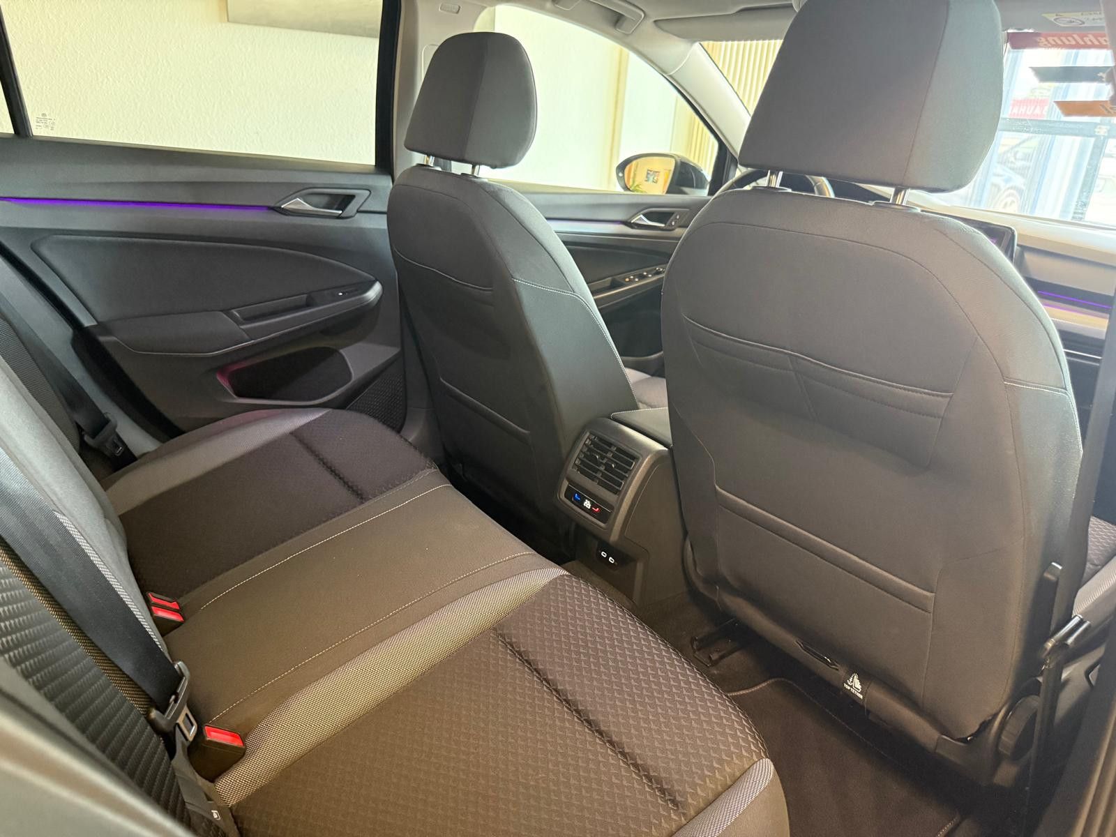 Fahrzeugabbildung Volkswagen Golf VIII Lim. Active/AHK/SCHECKHEFT/NAVI/KAMERA