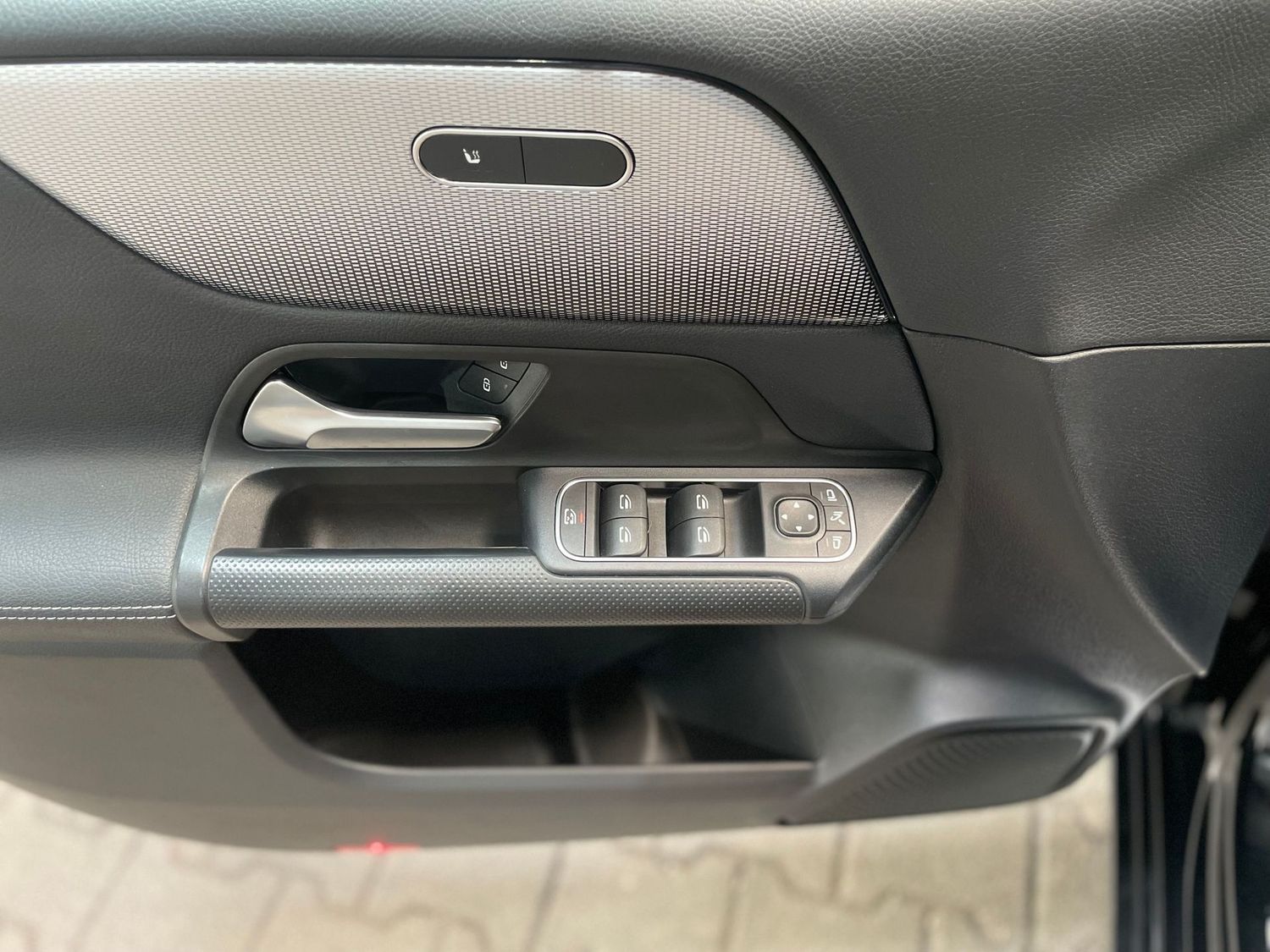 Fahrzeugabbildung Mercedes-Benz B 180 d#MBUX#Spur#Leder#CarPlay#ACC#V.erkennung#