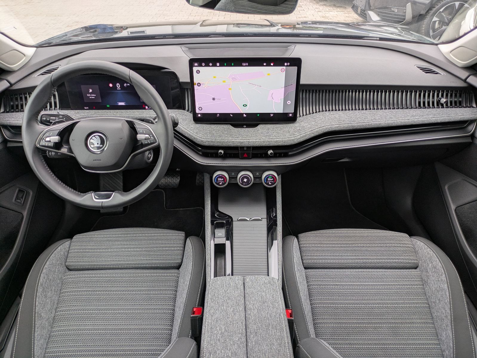 Fahrzeugabbildung SKODA Superb 2.0 TDI 4x4 Selection MATRIX*AHK*PANO*19"