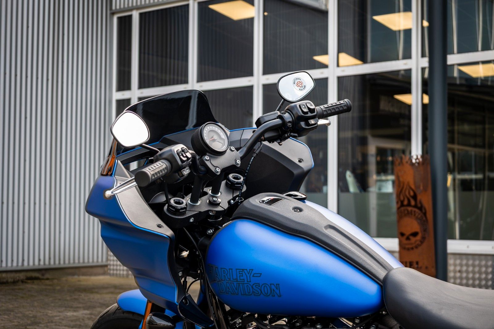 Fahrzeugabbildung Harley-Davidson FXLRST LOW RIDER ST 117 MY26