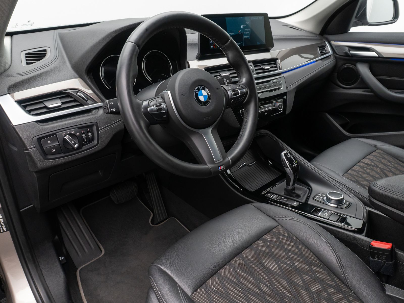 Fahrzeugabbildung BMW X1 xD20i xLine Kamera Lenkrhzg Navi+HUD DAB HiFi