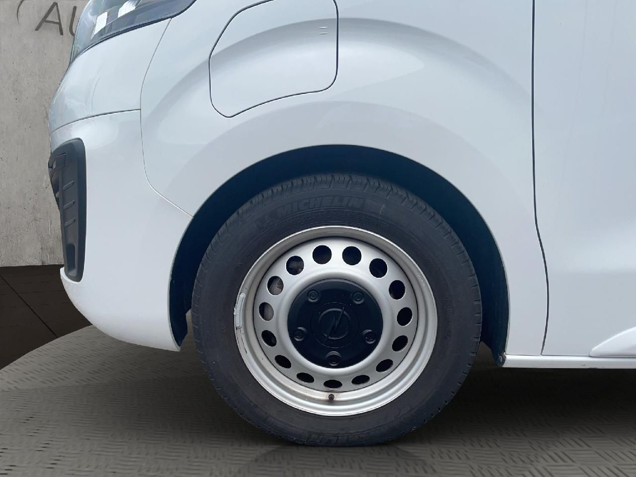 Fahrzeugabbildung Opel Vivaro Kasten -e Basis L