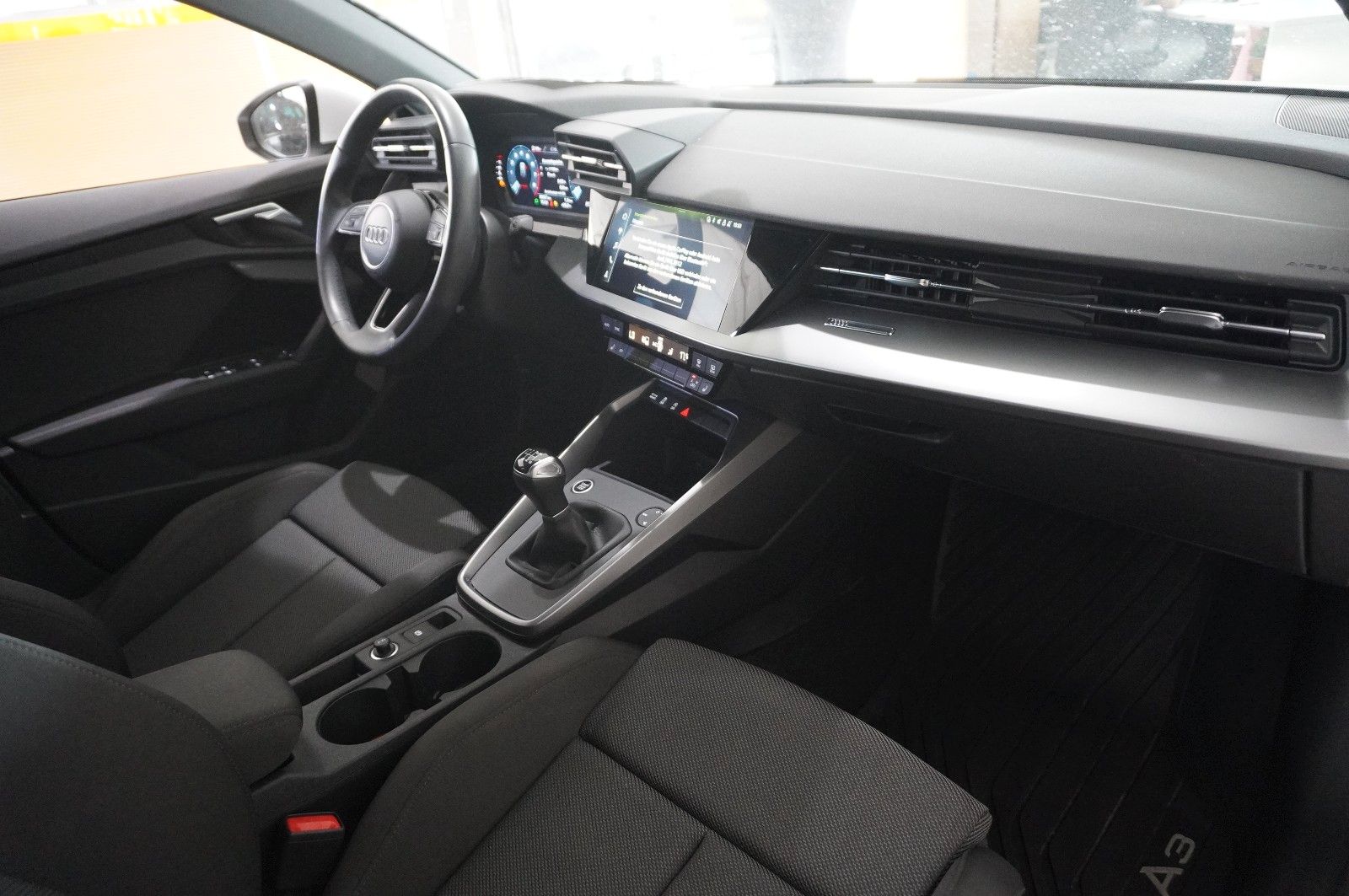 Fahrzeugabbildung Audi A3 Sportback 35 TFSI NAVI/LED/SPORT/SHZ/VIRT/DAB