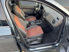 Fahrzeugabbildung Seat Ateca Xcellence 4Drive Navi LED AHK 1. Hand