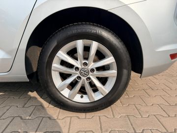 Volkswagen Touran - 4