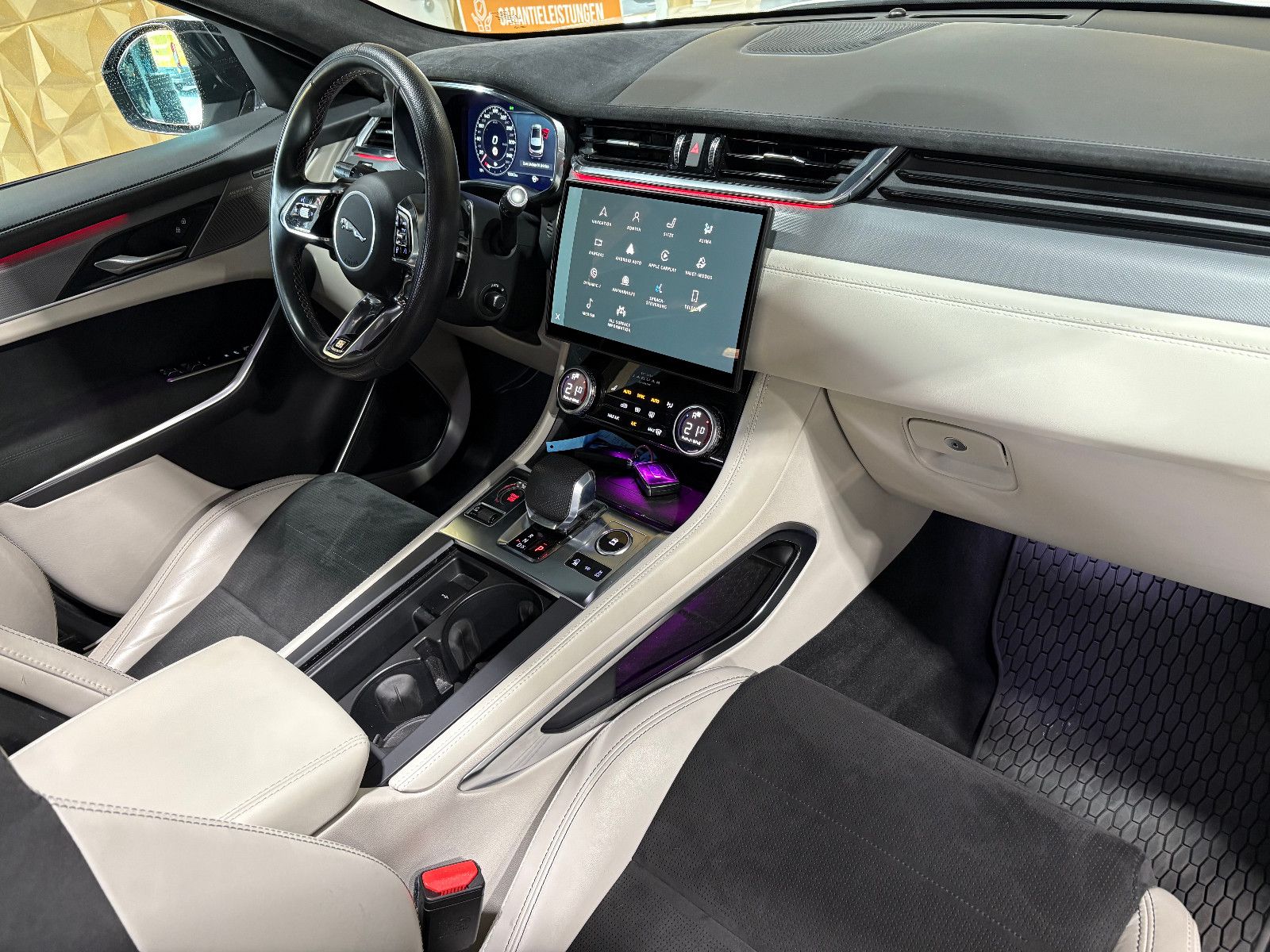 Fahrzeugabbildung Jaguar F-PACE SVR AWD/PANO/360°/APPLE/ACC/AMBIENTE/SHZ