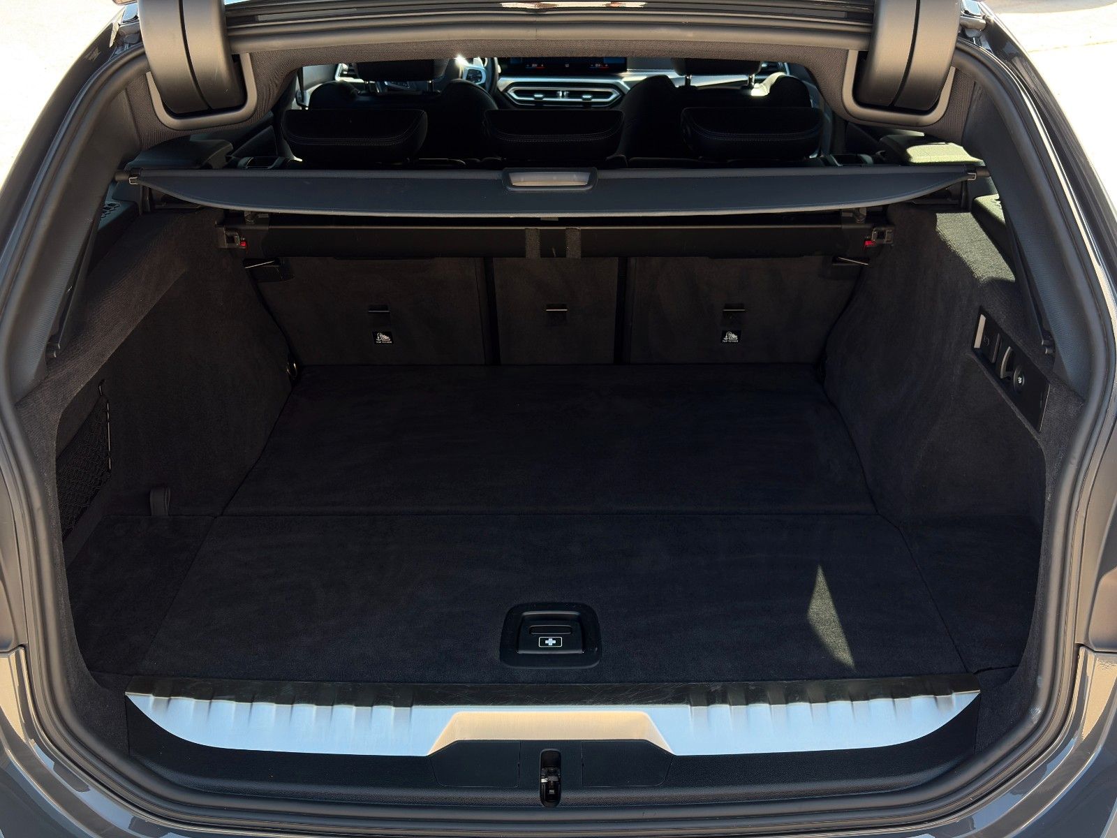 Fahrzeugabbildung BMW 320e Touring M Sport Aero Laser Akustik HUD H&K