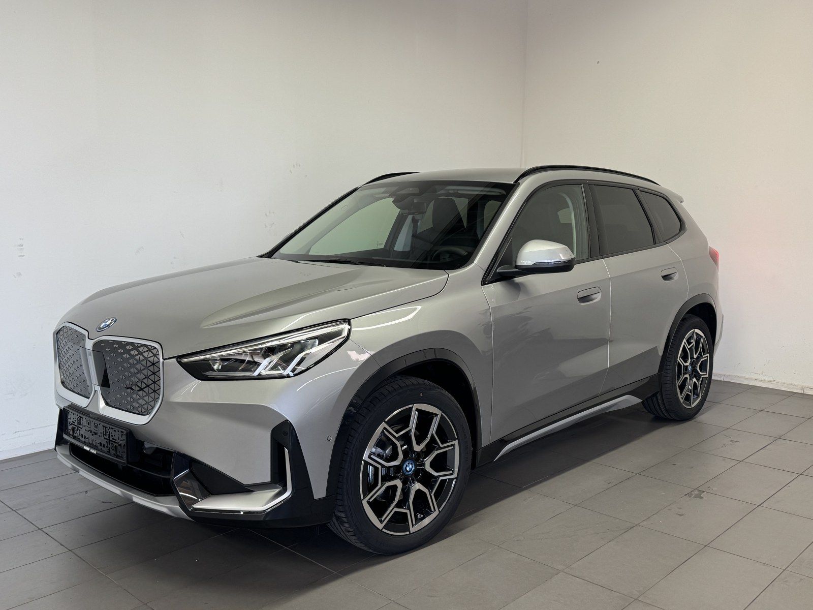BMW IX1 EDRIVE20 11270.- € gespart imagem 2