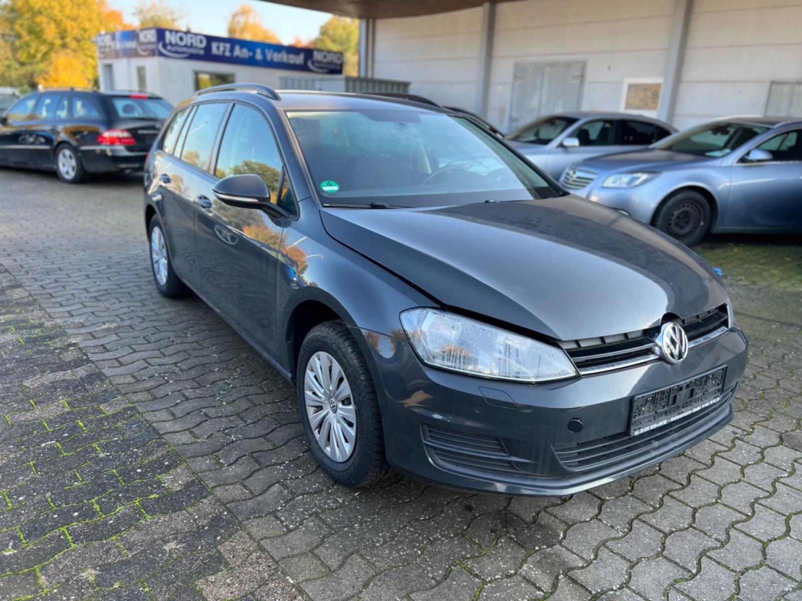 Volkswagen Golf 2015 — rear view