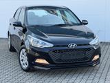 Hyundai i20 blue Classic - Hyundai i20: Schwarz