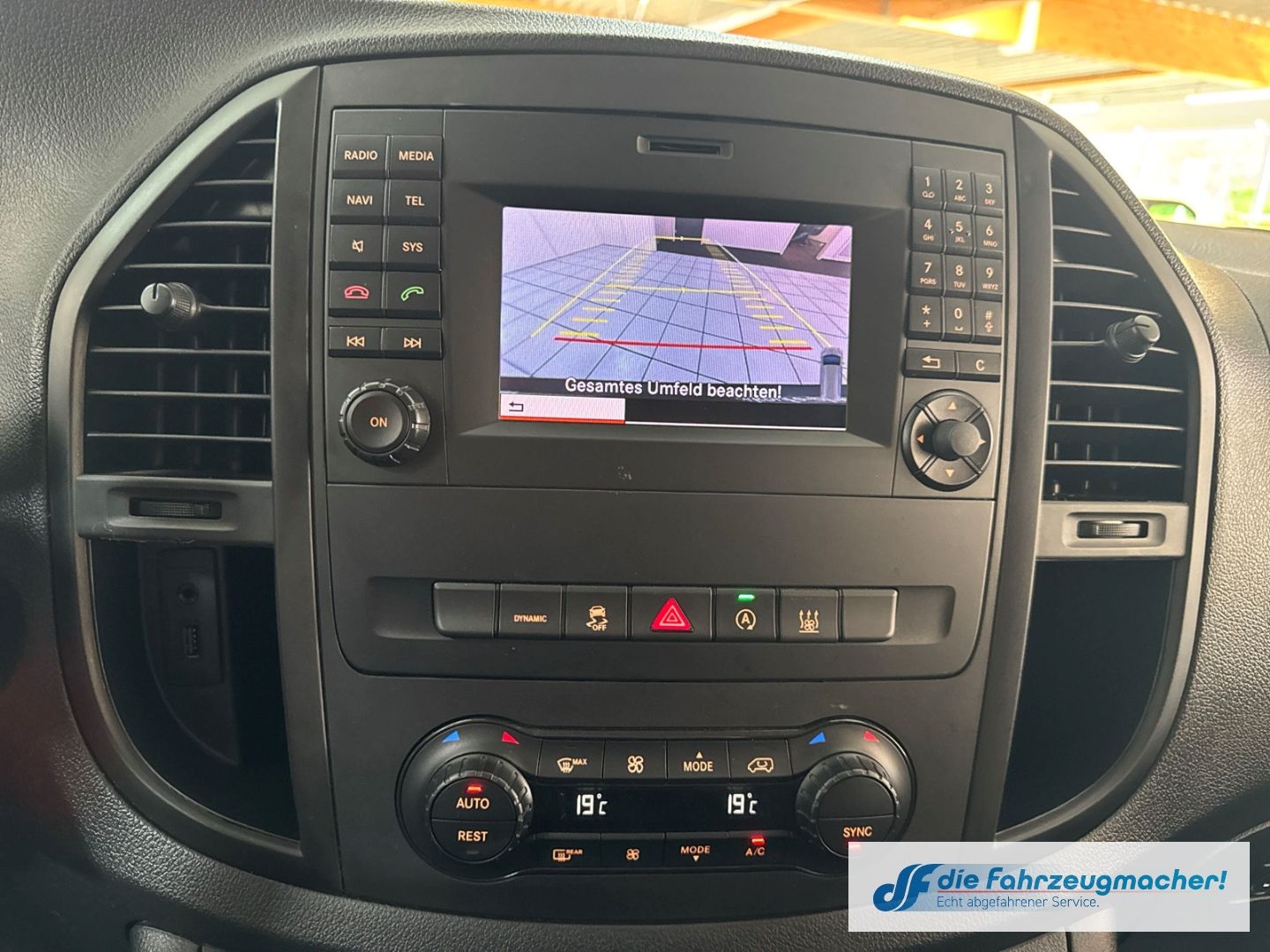 Fahrzeugabbildung Mercedes-Benz Vito Mixto 119CDI 4x4 lang Navi Digitales Cockpi