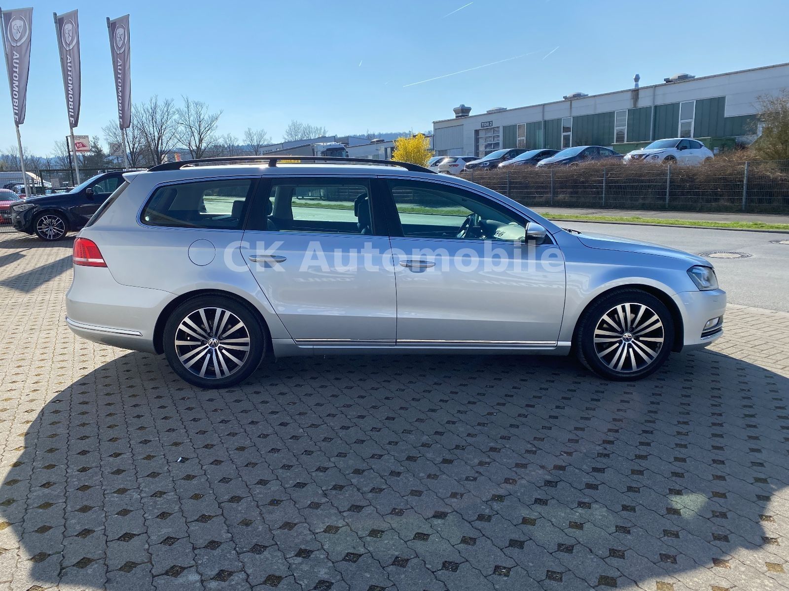 Fahrzeugabbildung Volkswagen Passat Variant Comfortline BM/DSG/Navi/Bi-Xenon