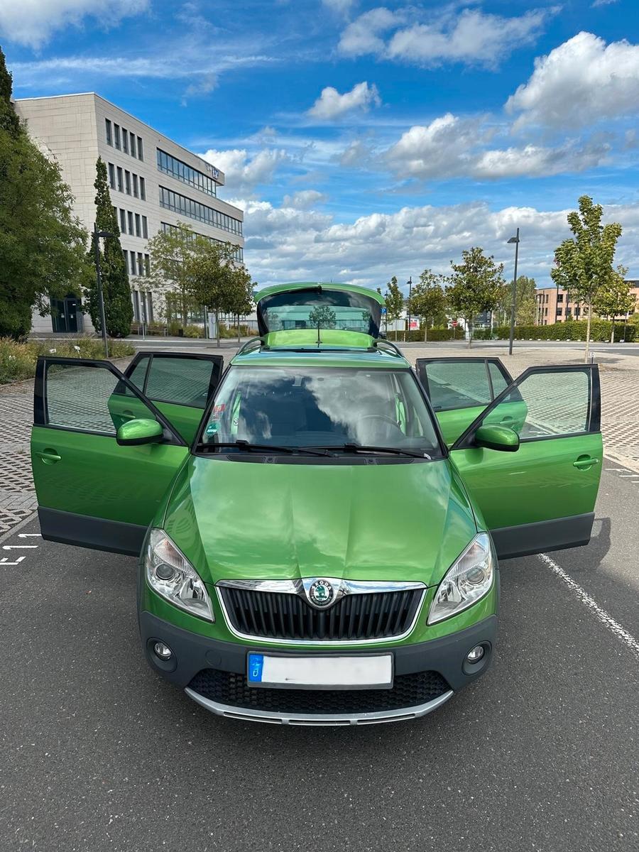 Skoda Fabia 2012 — rear view