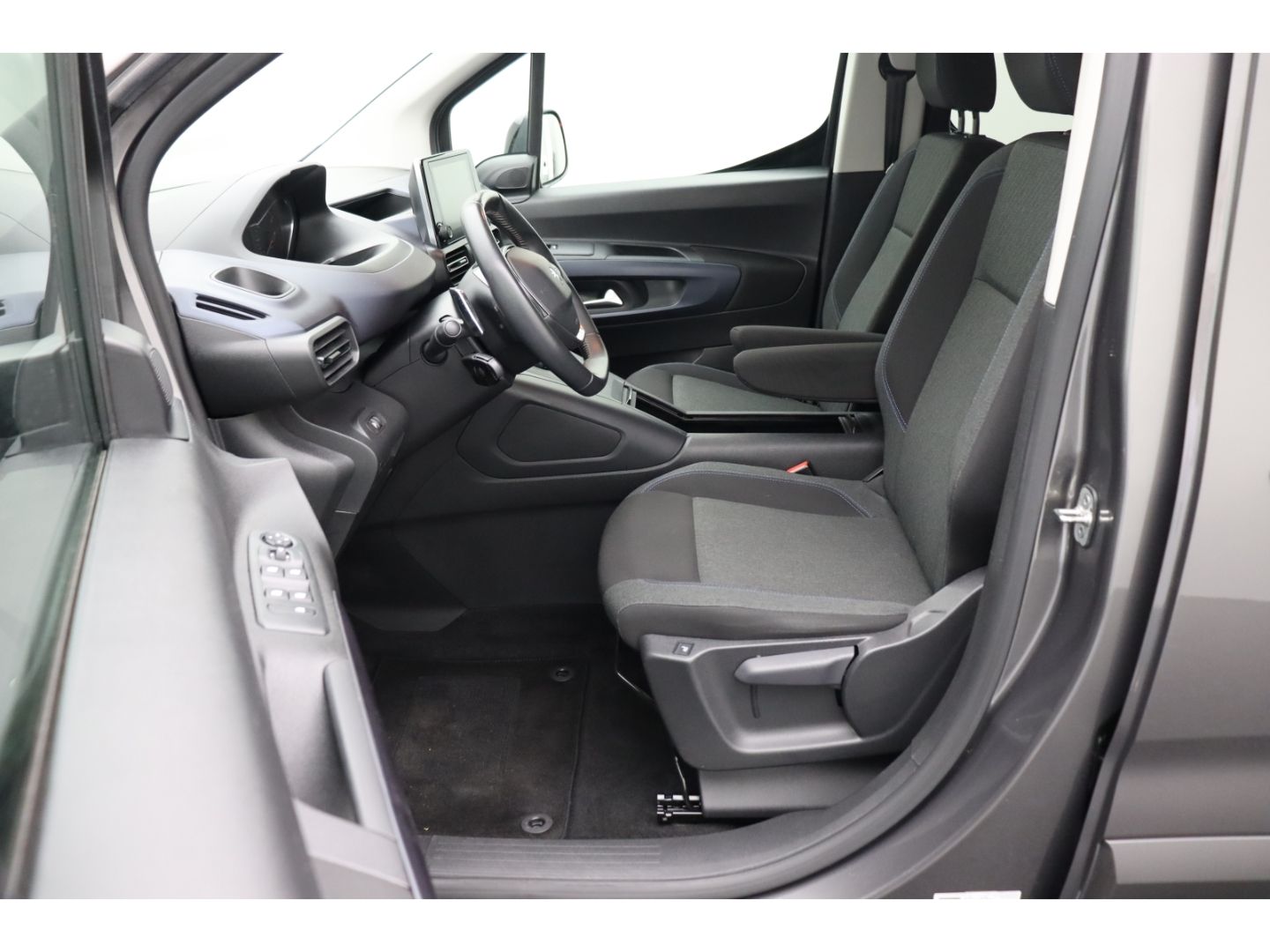 Fahrzeugabbildung Peugeot Rifter 1.2 Pure Tech Allure Pack L1 AUTOMATIK
