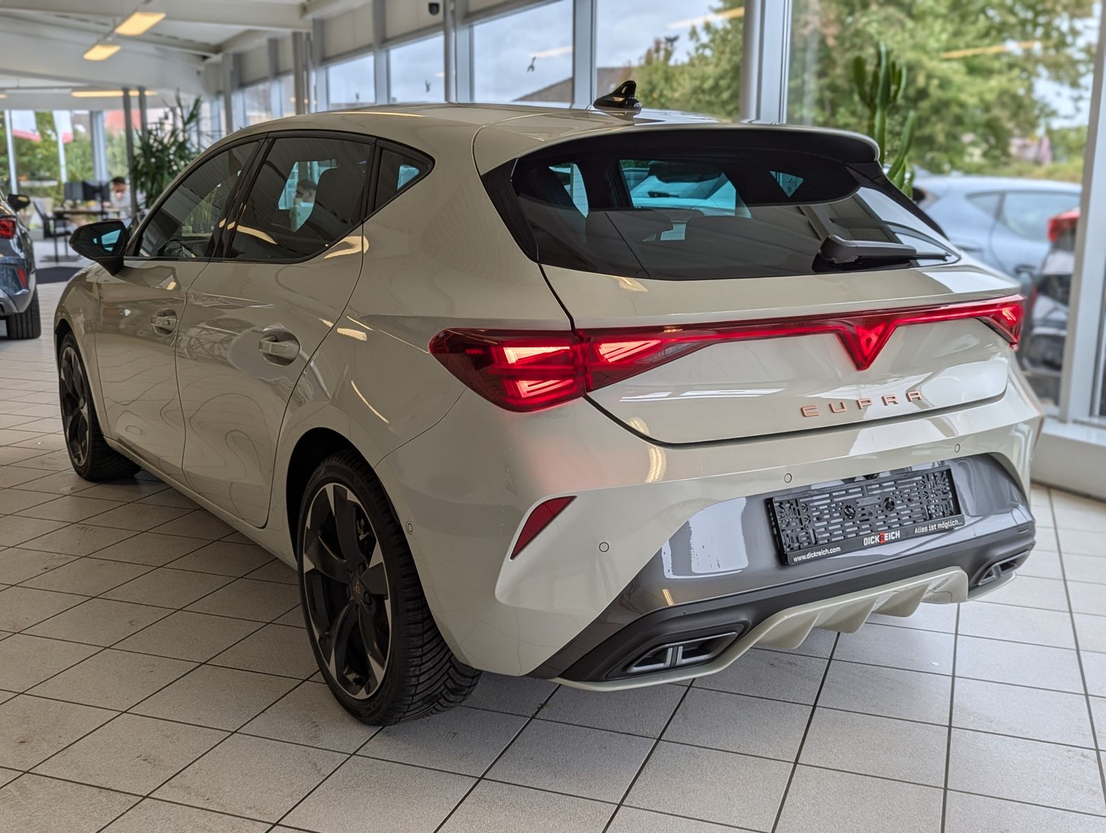 CUPRA Leon 1.5 eTSI Sennh. Matrix Pano Edge/Dynamic - Image 5