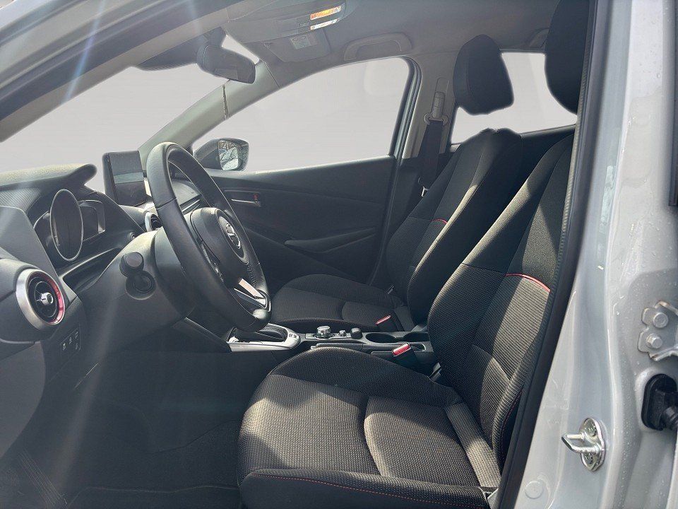 Fahrzeugabbildung Mazda 2 1.5i 90PS 6AG HOMURA TOU-P2