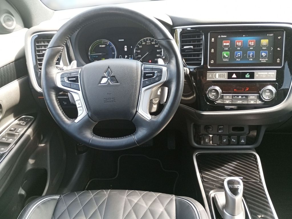 Fahrzeugabbildung Mitsubishi Outlander Plug-in Hybrid PLUS Intro 2.4 4WD AHK