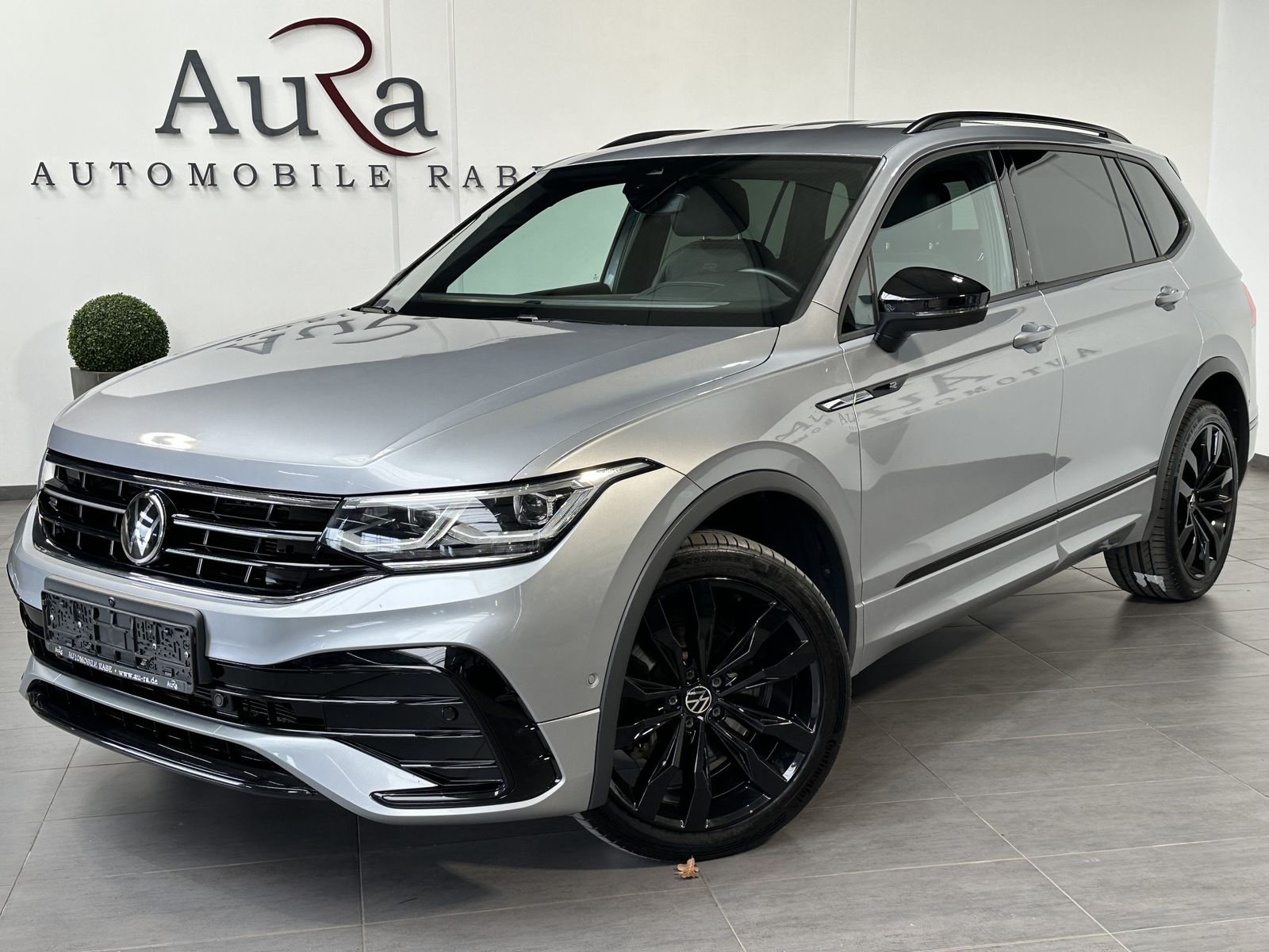 Fahrzeugabbildung Volkswagen Tiguan Allspace 4M R-Line Black NAV+LED+AHK+360°