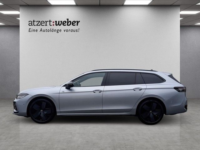 Fahrzeugabbildung Volkswagen Passat Variant 1,5 eTSi R-Line Black Pano AHK