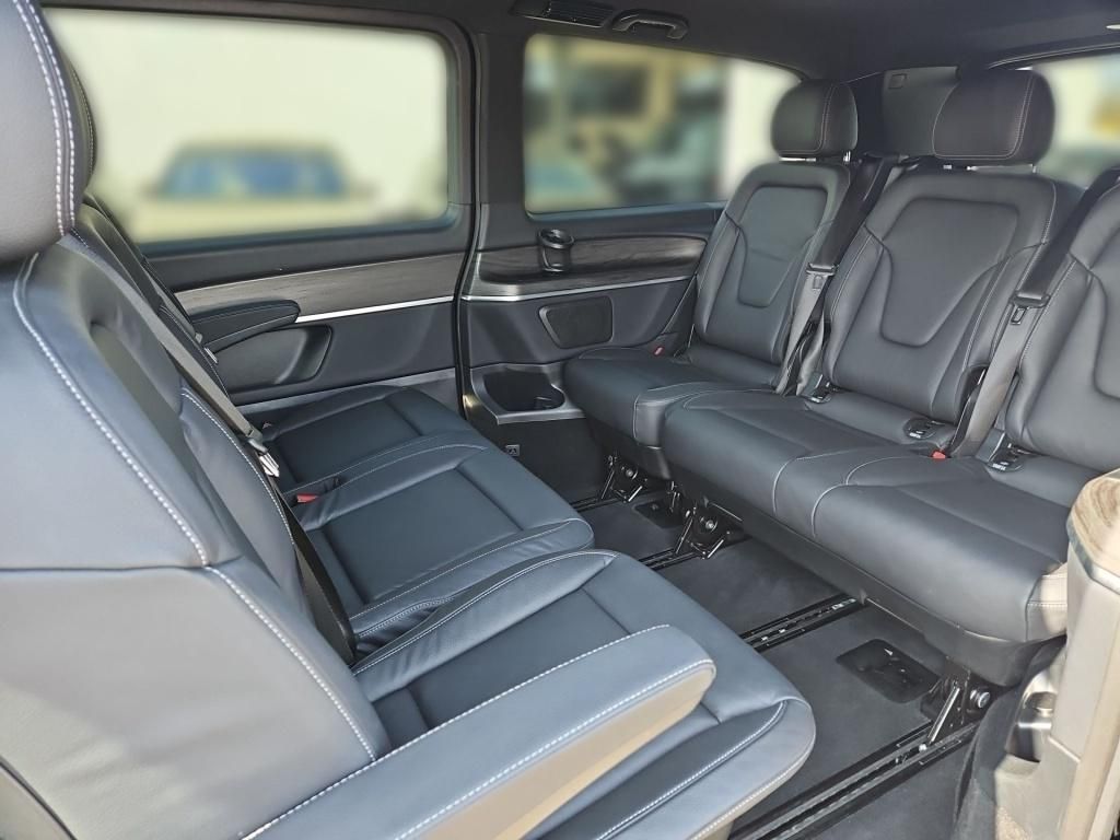 Fahrzeugabbildung Mercedes-Benz V 300 AVG extralang 8 Sitze STHZ AR ele.ST DISTR