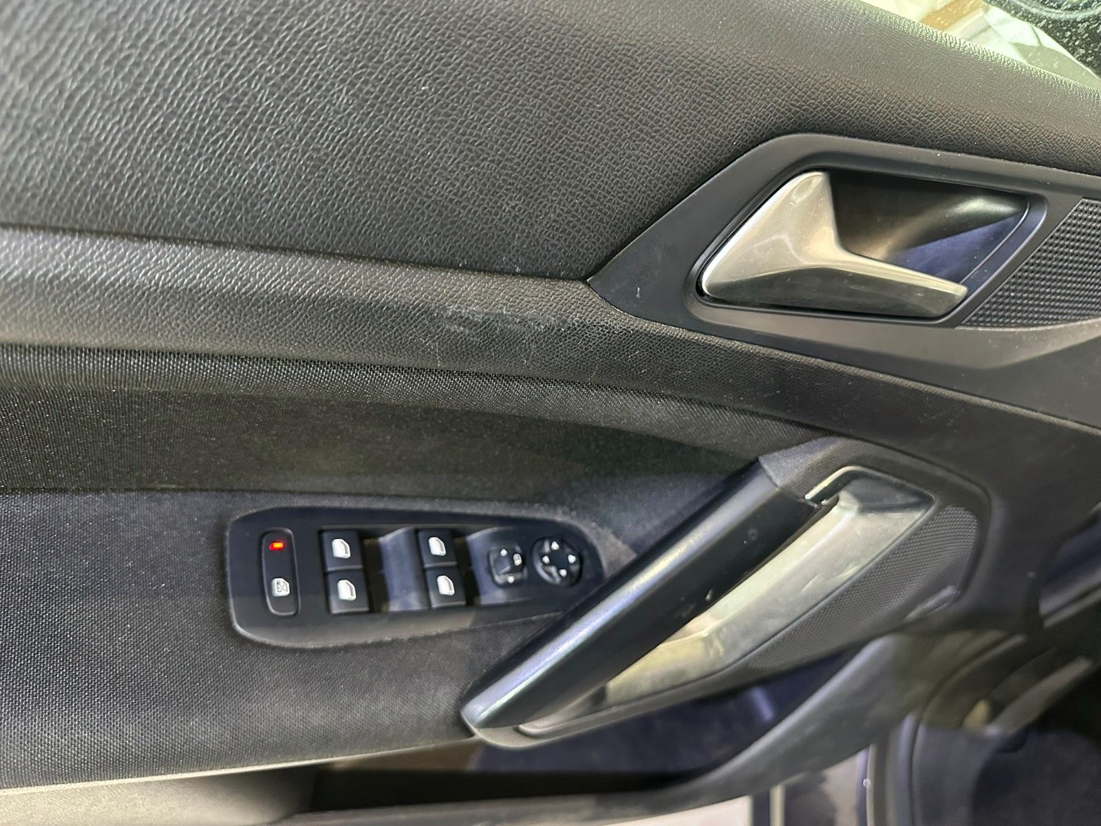 Fahrzeugabbildung Peugeot 308 SW Active 1.5D NAVI/LED/PDC/ALU/TEMPOMAT